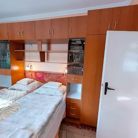 Emese Apartman Apartment
